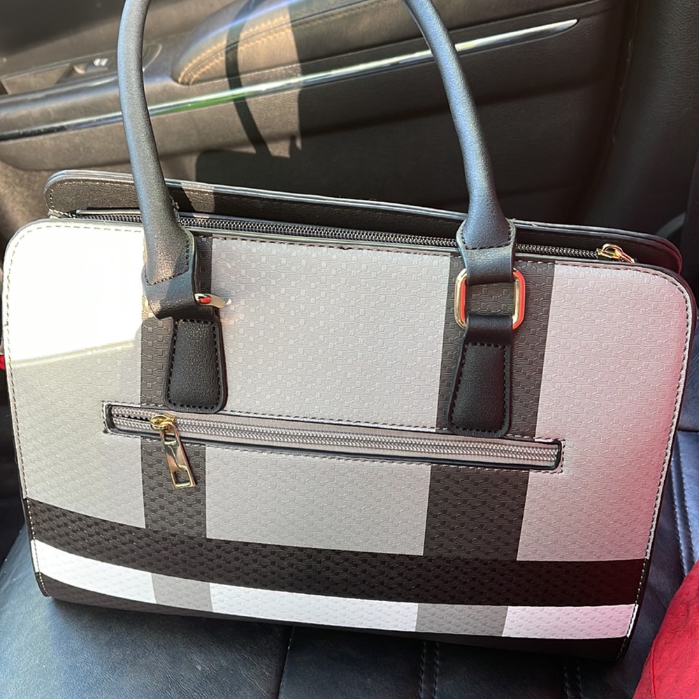 Nice DELUXITY PURSE from  Los Angeles very nice an luxury - Picture 2 of 2
